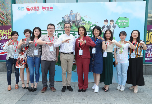 箭牌携手大润发飞牛网，将向市民免费派发“环保随身垃圾袋”