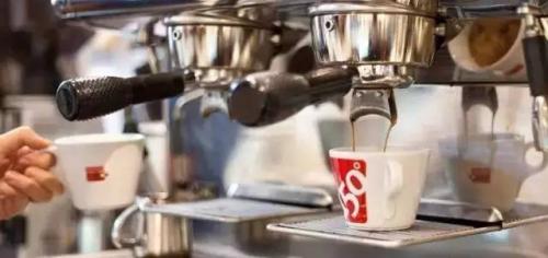 这家靠给人做饭的超市居然能年入25亿 排队排到爆