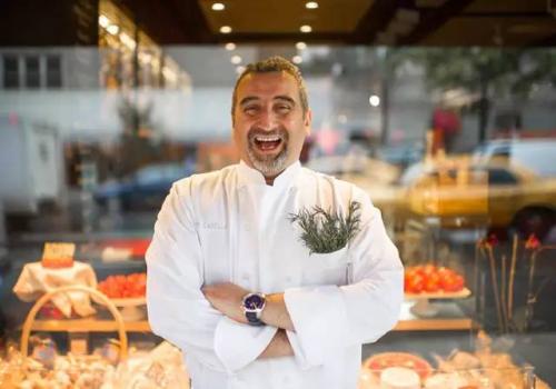 这家靠给人做饭的超市居然能年入25亿 排队排到爆