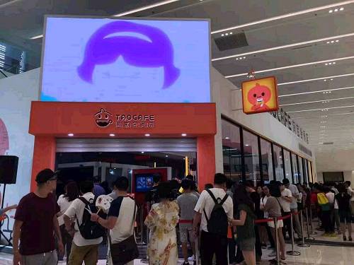 有网友这样调侃:别人的无人零售店,可能只是蹭个热点,但马云的无人零售店,绝对将掀起一场革命!